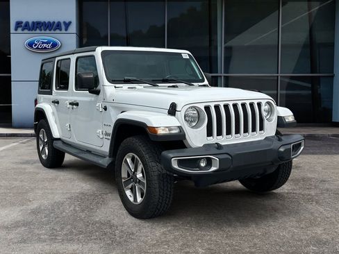 Used 2018 Jeep Wrangler Unlimited Sahara AWD/4WD image 2