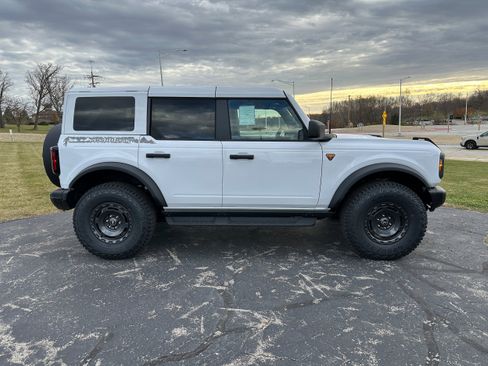New 2025 Ford Bronco Badlands w/ Sasquatch Package AWD/4WD image 5