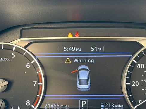 Used 2025 Nissan Altima 2.5 SV image 11