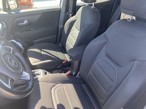 Used 2021 Jeep Renegade Latitude w/ Convenience Group AWD/4WD image 18