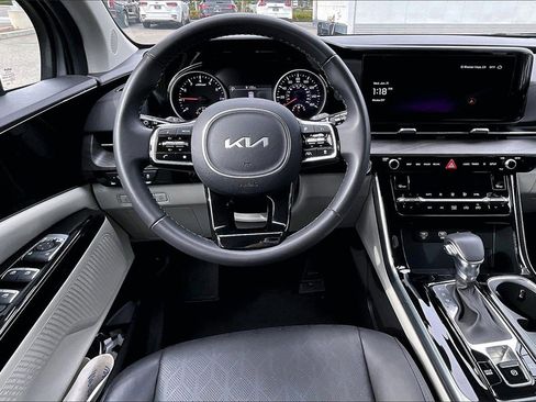Certified 2024 Kia Carnival EX image 7