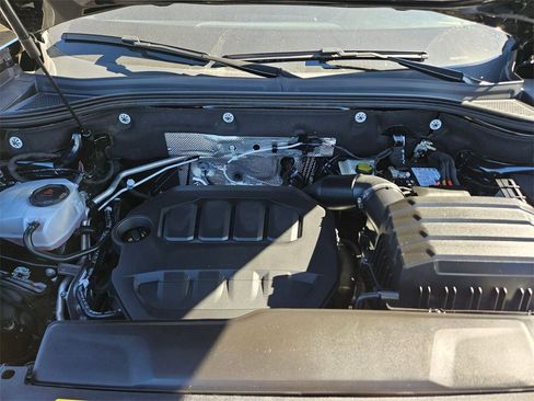 Used 2025 Volkswagen Atlas Cross Sport SE image 23