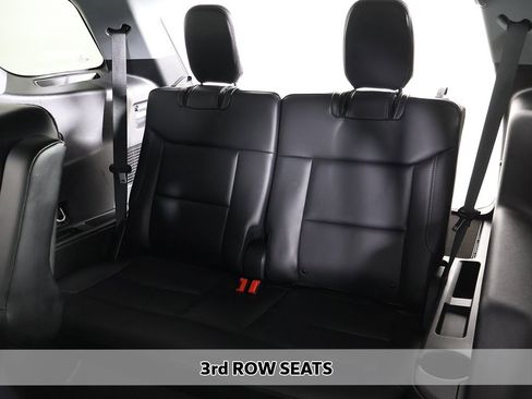 Used 2023 Ford Explorer XLT w/ Equipment Group 202A image 5