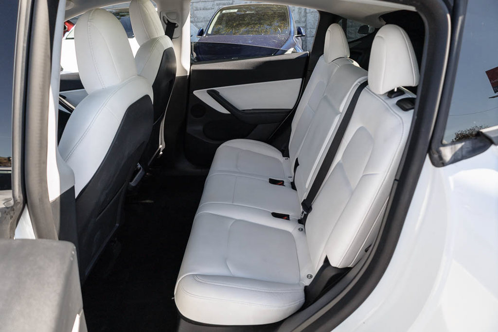 Used 2022 Tesla Model Y Performance AWD/4WD image 31