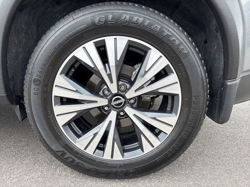 Used 2023 Nissan Rogue SV w/ SV Premium B Package FWD image 13