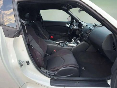 Used 2017 Nissan 370Z Touring image 17