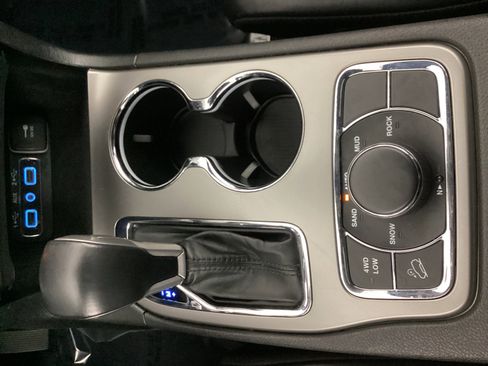 Used 2022 Jeep Grand Cherokee Limited image 20