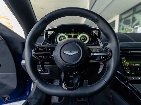 Used 2025 Aston Martin V8 Vantage Coupe image 30