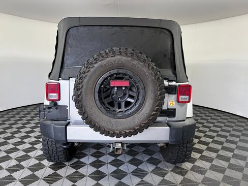 Used 2018 Jeep Wrangler Unlimited Sahara AWD/4WD image 6