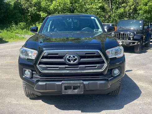 Used 2017 Toyota Tacoma SR5 w/ Tow Package AWD/4WD image 12