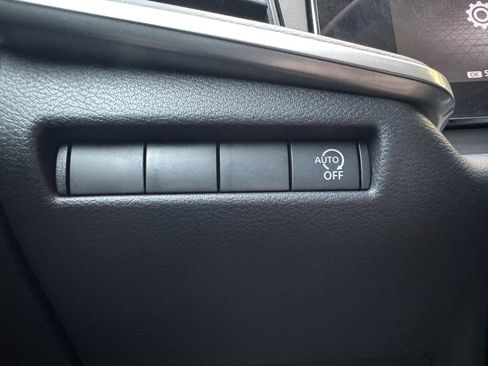 Used 2025 Nissan Kicks S image 27