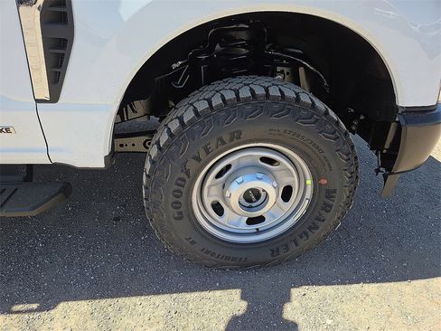 New 2026 Ford F250 XL w/ XL Off-Road Package image 7