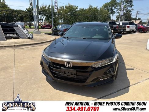 Used 2018 Honda Accord Sport image 4