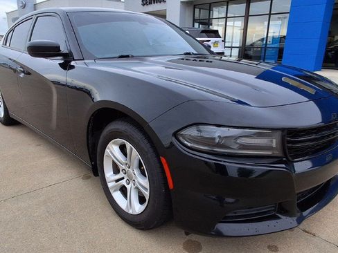 Used 2020 Dodge Charger SXT RWD image 2