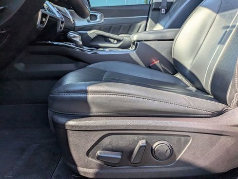 Used 2022 Kia Sorento SX FWD image 9