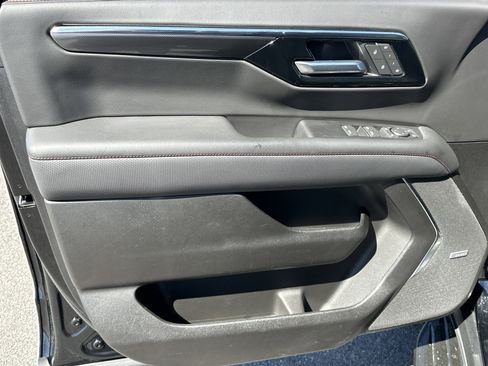 Certified 2025 Chevrolet Suburban RST w/ Advanced Technology Package image 11