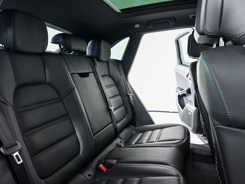 New 2026 Porsche Macan image 23