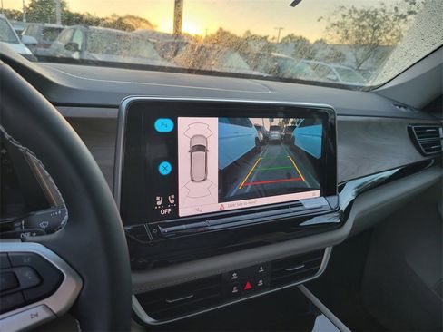 New 2026 Volkswagen Atlas SE image 11