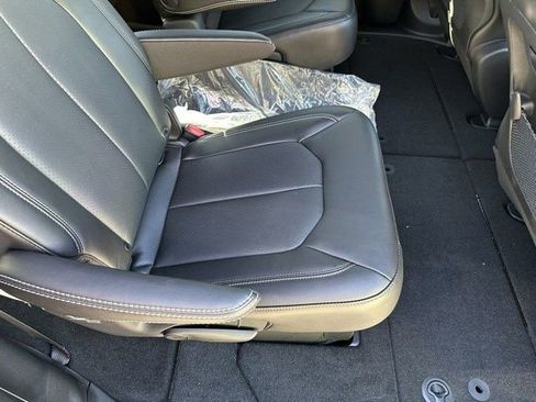 New 2026 Chrysler Pacifica Select AWD/4WD image 16