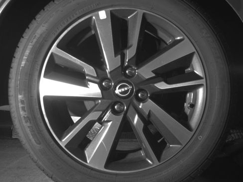 Used 2025 Nissan Versa SV image 15