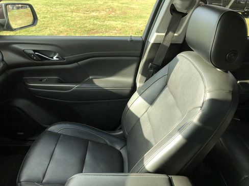 Used 2020 GMC Acadia SLT w/ Driver Alert Package II image 25