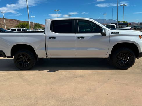 Used 2024 Chevrolet Silverado 1500 LT Trail Boss w/ LT Trail Boss Premium Package AWD/4WD image 7