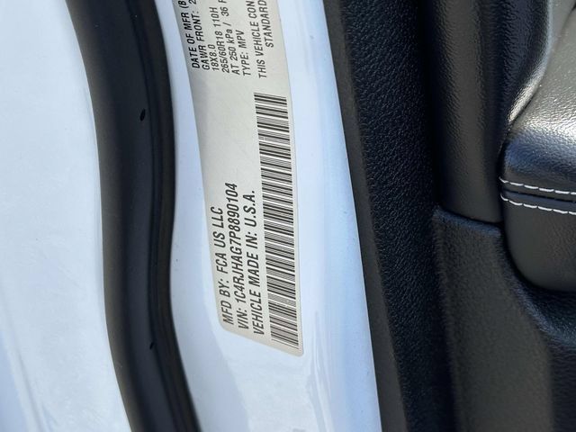 Certified 2023 Jeep Grand Cherokee Laredo X AWD/4WD image 11