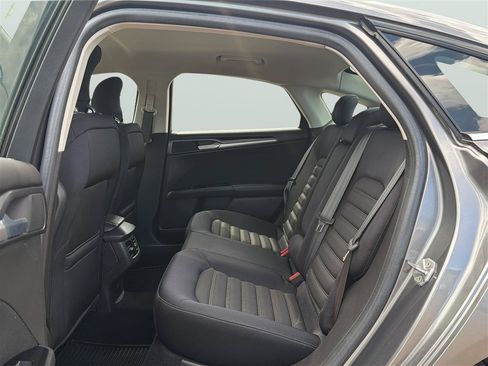 Used 2014 Ford Fusion SE FWD image 16