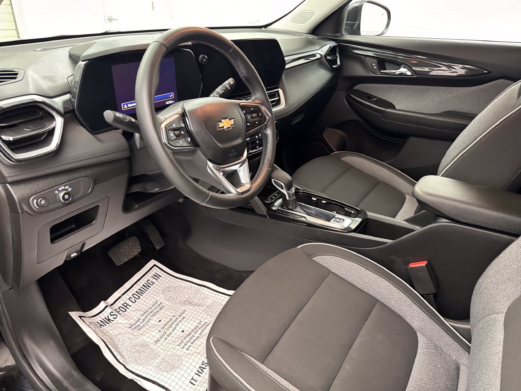 Used 2024 Chevrolet TrailBlazer LT w/ Convenience Package AWD/4WD image 11