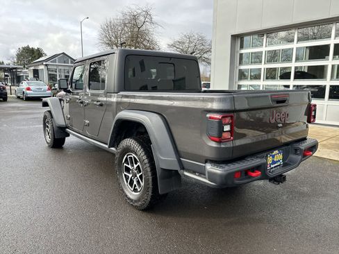Used 2024 Jeep Gladiator Rubicon w/ Technology Group image 3
