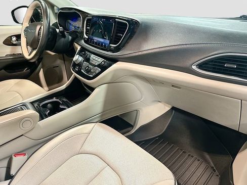 Used 2021 Chrysler Pacifica Limited w/ Premium & Safety Sphere Group image 33