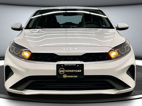 Used 2023 Kia Forte LXS image 2