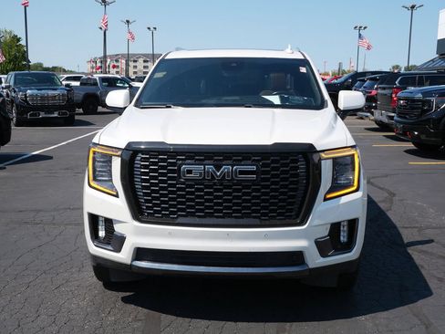 Used 2023 GMC Yukon Denali Ultimate w/ LPO, Floor Liner Package AWD/4WD image 3
