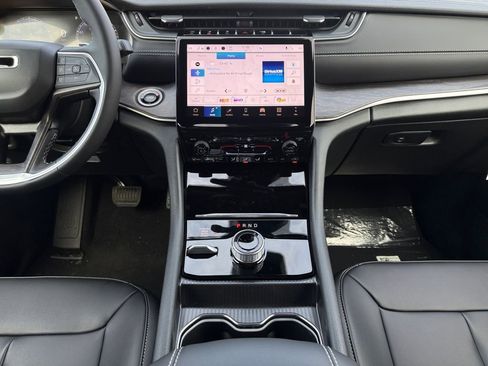 New 2025 Jeep Grand Cherokee Limited w/ Black Appearance Package image 11