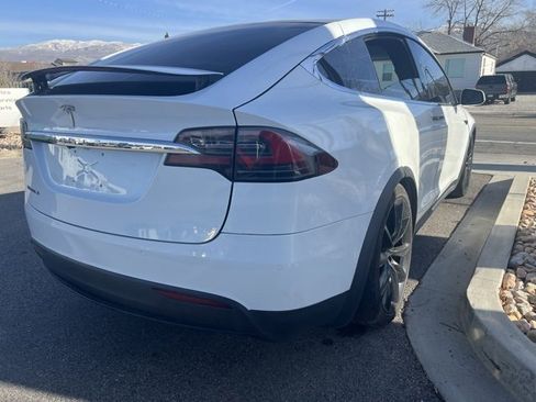 Used 2018 Tesla Model X P100D image 4