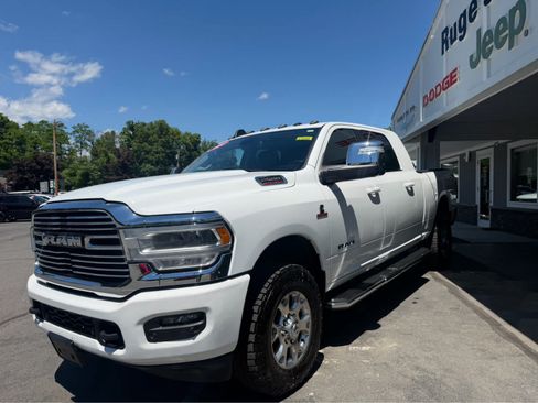 Used 2024 RAM 2500 Laramie AWD/4WD image 3