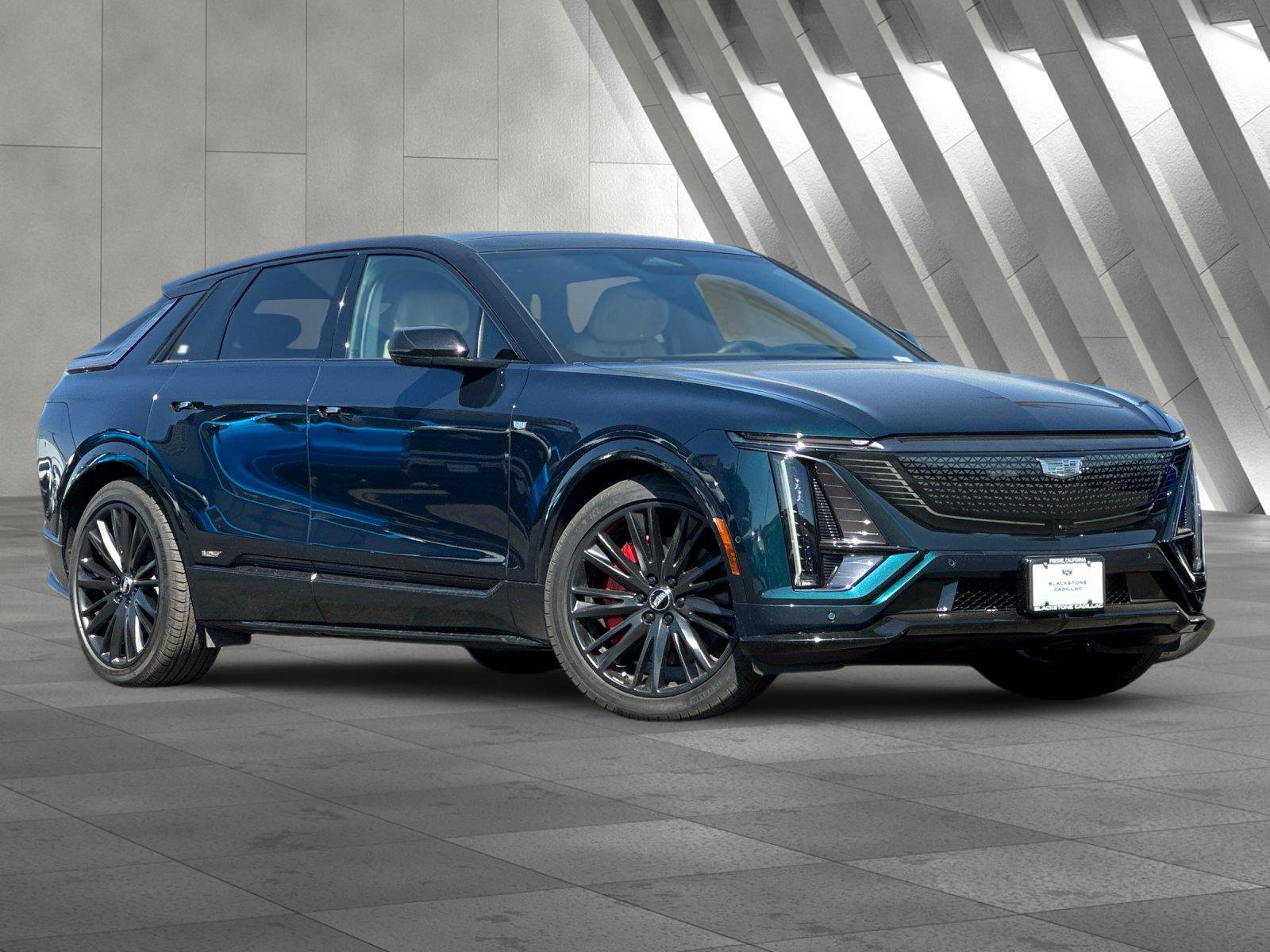 Used 2026 Cadillac Lyriq V AWD/4WD image 2