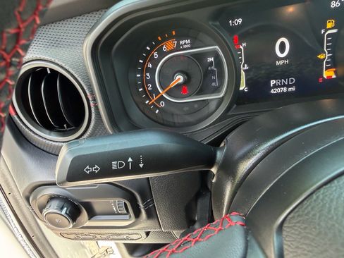 Used 2025 Jeep Wrangler Unlimited Rubicon AWD/4WD image 37