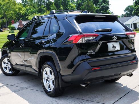 Used 2020 Toyota RAV4 XLE w/ XLE Grade Weather Package AWD/4WD image 17