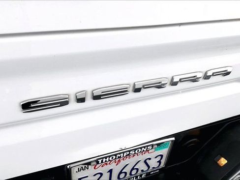 Used 2022 GMC Sierra 1500 SLT w/ SLT Premium Plus Package AWD/4WD image 31