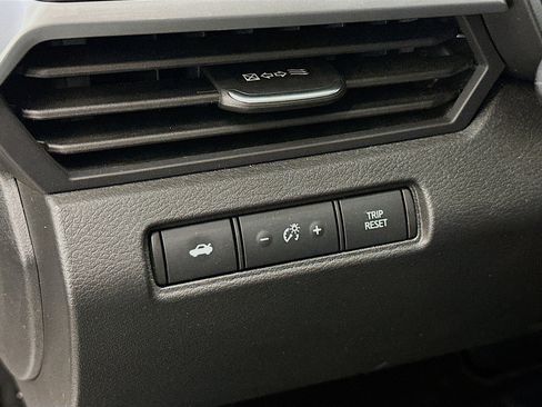 Used 2025 Nissan Altima 2.5 SV image 17