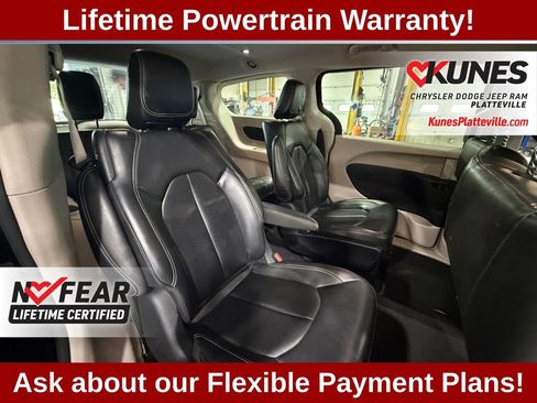 Used 2023 Chrysler Pacifica Touring-L FWD image 42