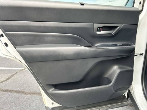 Used 2024 Toyota Grand Highlander XLE FWD image 13