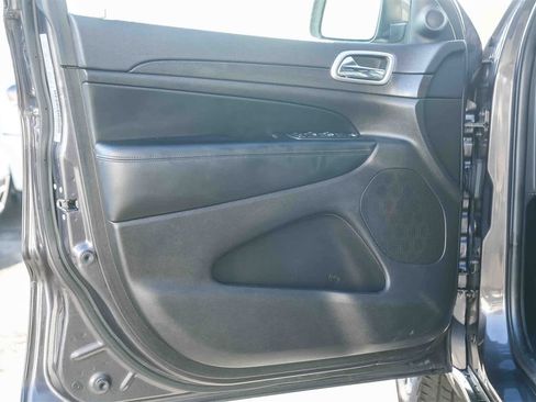 Used 2017 Jeep Grand Cherokee Altitude image 19