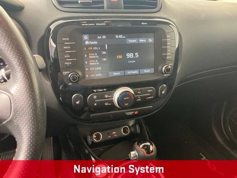 Used 2018 Kia Soul ! w/ Tech Package FWD image 2
