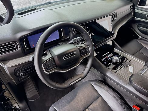 Used 2024 Jeep Wagoneer Series III image 13