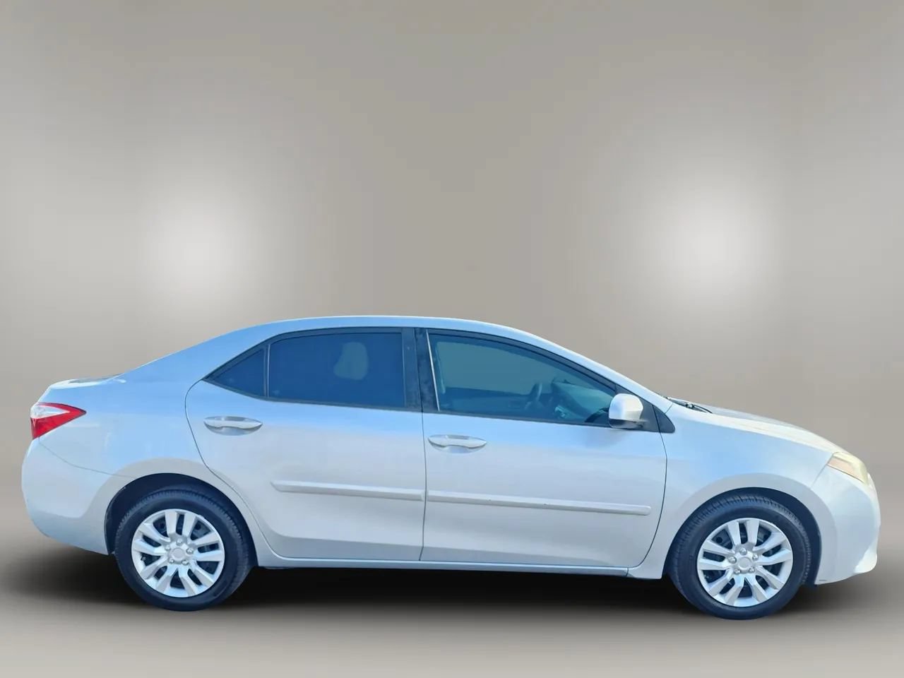 Used 2015 Toyota Corolla LE FWD image 9
