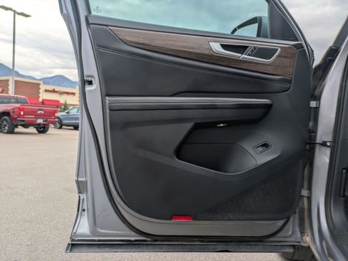 Used 2024 Volkswagen Atlas SEL AWD/4WD image 15