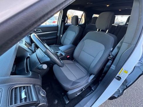 Used 2018 Ford Explorer XLT w/ Equipment Group 201A AWD/4WD image 9