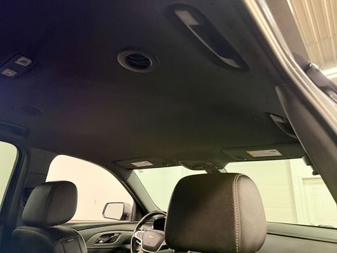 Used 2023 Chevrolet Traverse LT image 70